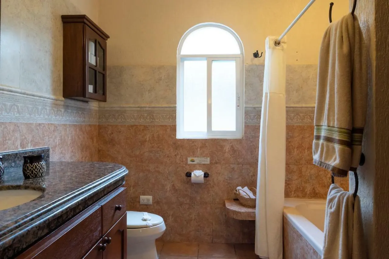 Casa Cascada - 3 Bdrm House For 6, Close To The Beach Playa del Carmen Ferienhaus