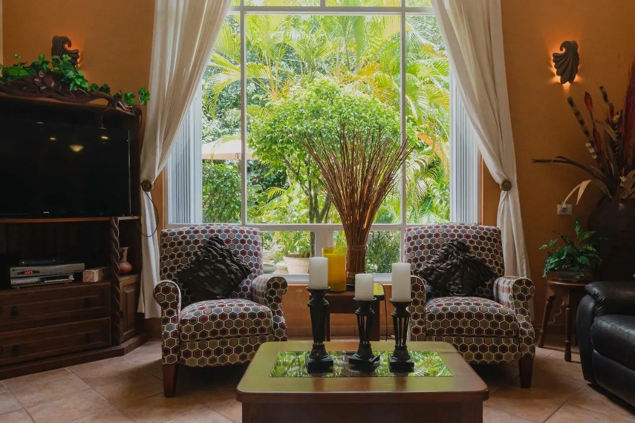 Ferienhaus Casa Cascada - 3 Bdrm House For 6, Close To The Beach Playa del Carmen