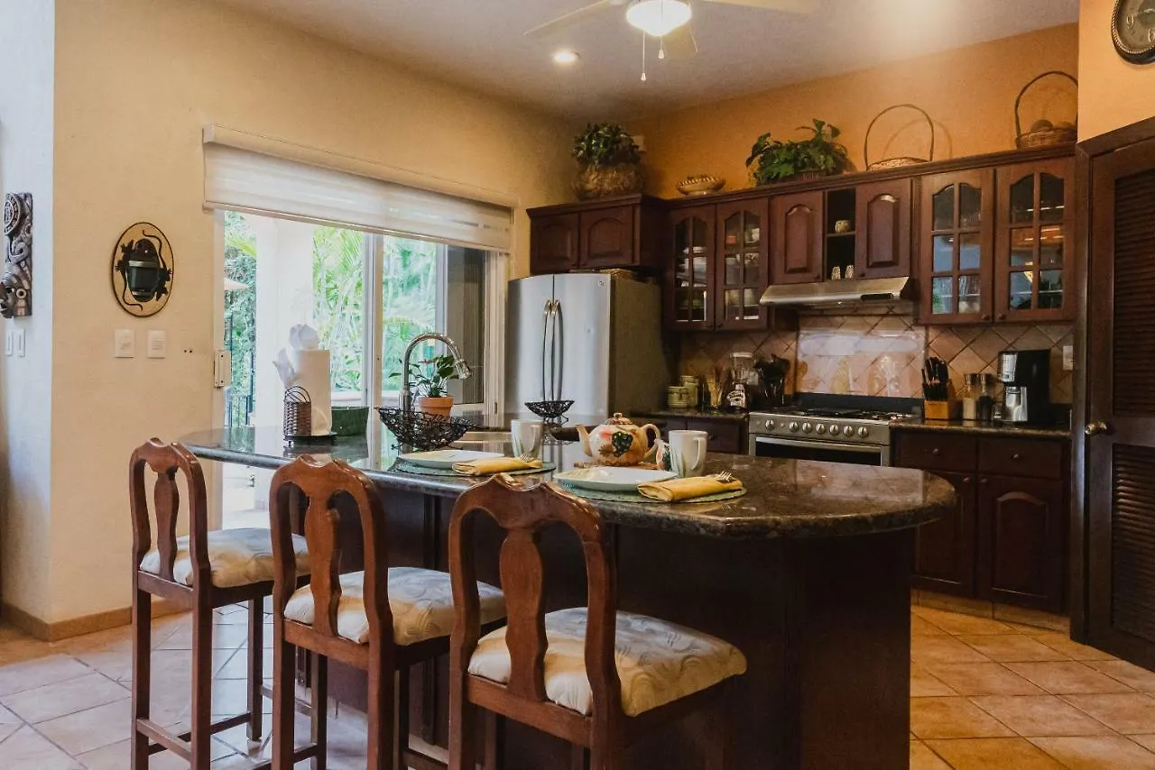 Casa Cascada - 3 Bdrm House For 6, Close To The Beach Playa del Carmen